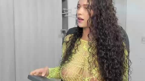 Snapshot of katrhin_66 chatting on June 13, 9:46 pm Kathrin online show from June 13, 9:46 pm