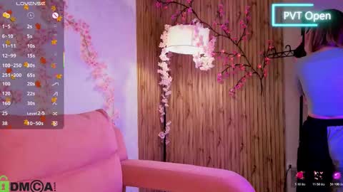 Katrina Bail online show from November 17, 1:00 am