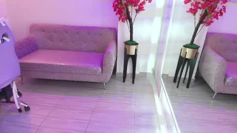 Snapshot of katrina_spencer chatting on May 1, 7:40 pm Katrina online show from May 1, 7:40 pm