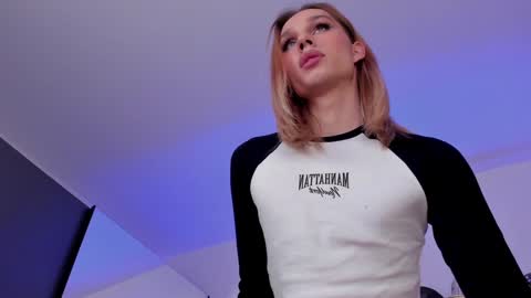 Snapshot of katrinewest chatting on January 25, 10:28 pm Katrin online show from January 25, 10:28 pm