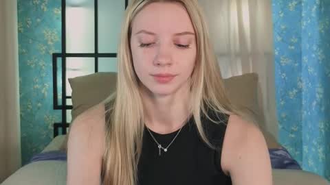 katt_yy online show from November 12, 5:30 am