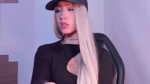 katta_martini_ online show from November 20, 11:43 am