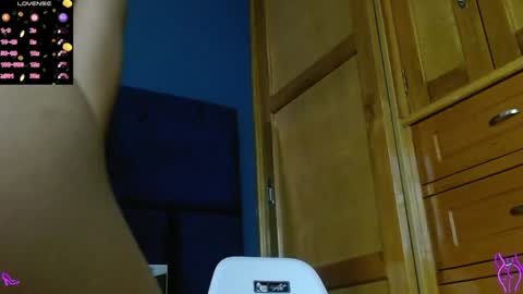 Snapshot of katty_berry_ chatting on December 9, 5:30 pm Arianna online show from December 9, 5:30 pm