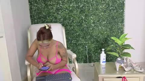 Snapshot of katy_love222 chatting on May 23, 7:18 pm katy_love222 online show from May 23, 7:18 pm