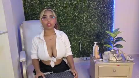 Snapshot of katy_love222 chatting on May 31, 5:42 pm katy_love222 online show from May 31, 5:42 pm