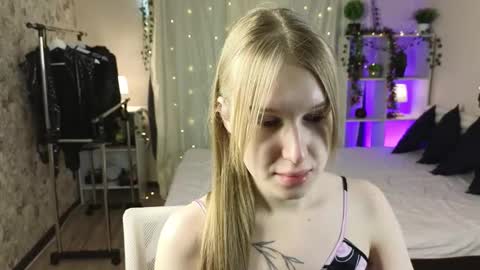 Snapshot of katy_midocalm chatting on January 18, 7:56 am Kate online show from January 18, 7:56 am