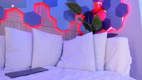    online show from February 19, 8:05 pm