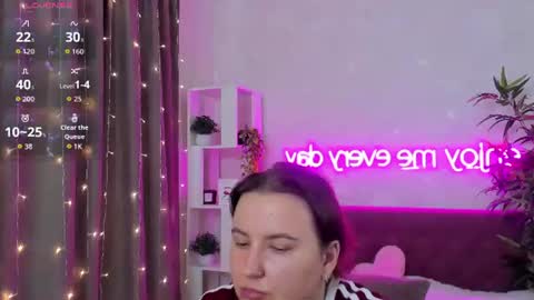 Snapshot of katyaneilson chatting on July 19, 5:55 am Kate online show from July 19, 5:55 am