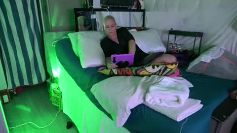 katycouple69 online show from March 8, 7:12 am