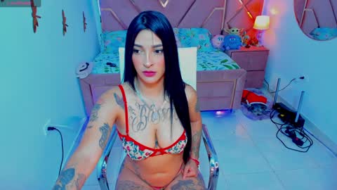 Snapshot of katylu_ chatting on December 24, 5:34 pm lilii-pety online show from December 24, 5:34 pm