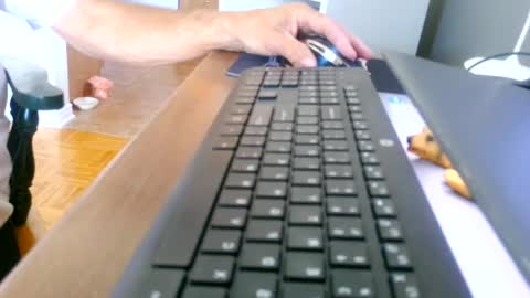 Snapshot of kawa98karbu chatting on June 23, 12:47 pm kawa98karbu online show from June 23, 12:47 pm