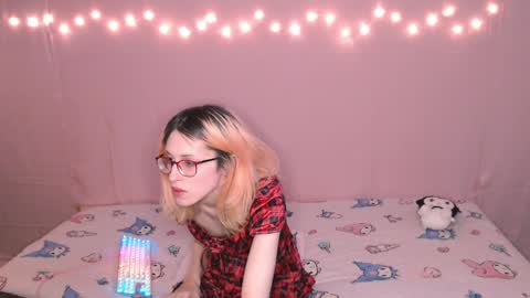 Snapshot of kawaii_tiffy chatting on April 10, 4:01 pm Tiffany online show from April 10, 4:01 pm