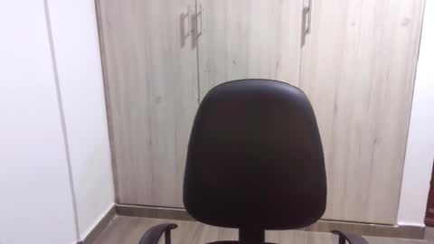  Khawit  online show from February 14, 8:10 am