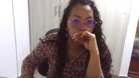  Khawit  online show from February 21, 1:33 pm