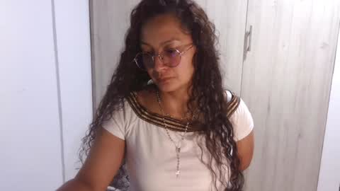  Khawit  online show from February 26, 12:27 am