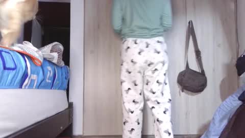  Khawit  online show from October 8, 9:40 am