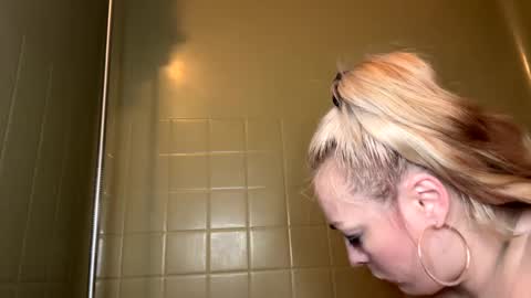 Snapshot of kay_la chatting on September 16, 6:47 am kay_la online show from September 16, 6:47 am