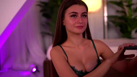 kaylabray online show from October 31, 4:24 am