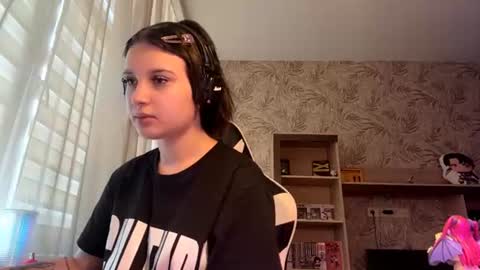 Snapshot of kaylacestero chatting on August 1, 9:52 am Mary online show from August 1, 9:52 am