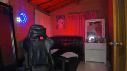 Snapshot of kayle______ chatting on September 23, 10:46 pm INSTAjohedija online show from September 23, 10:46 pm