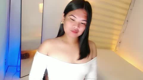 Y O U R        F U T U R E       K A Y L E E  online show from February 13, 1:19 am