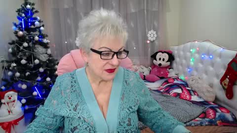 kaylesmoll online show from January 3, 10:40 pm