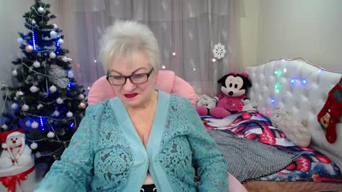 kaylesmoll online show from January 4, 1:52 am
