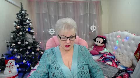 kaylesmoll online show from January 12, 1:53 am