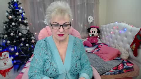 kaylesmoll online show from January 18, 5:41 am