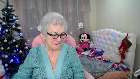 kaylesmoll online show from January 22, 2:15 am