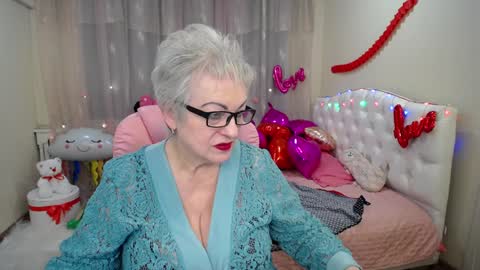 kaylesmoll online show from February 3, 1:41 am