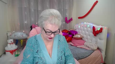 kaylesmoll online show from February 5, 3:55 am