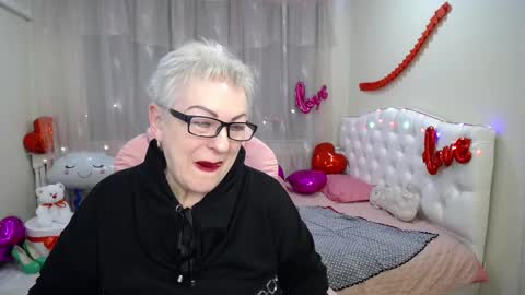 kaylesmoll online show from February 11, 11:12 pm