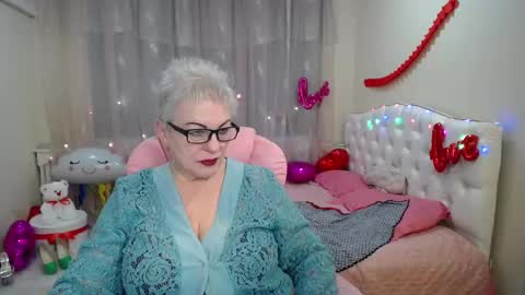 kaylesmoll online show from February 27, 4:52 am