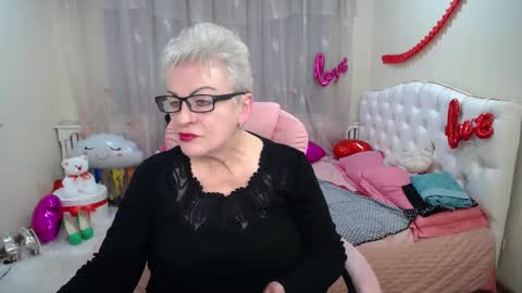 kaylesmoll online show from March 8, 7:09 pm