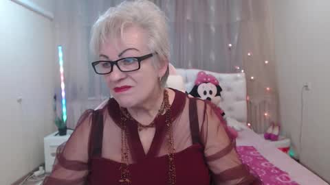 kaylesmoll online show from September 12, 6:30 pm