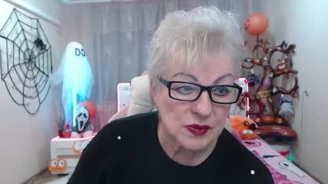 kaylesmoll online show from November 4, 7:46 pm