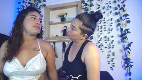 Snapshot of kaylie_and_dakota_ chatting on September 21, 2:02 am kaylie and dakota online show from September 21, 2:02 am