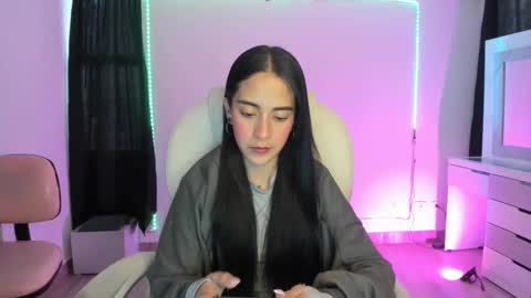 kaylie online show from December 18, 10:24 pm