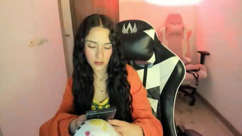 kaylie online show from December 4, 3:38 am