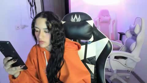 kaylie online show from December 5, 5:16 am