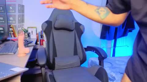 Alfred - INDEPENDIENT MODEL online show from March 29, 6:13 am