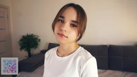 Snapshot of keeleyreineck chatting on May 11, 5:24 am Nika online show from May 11, 5:24 am