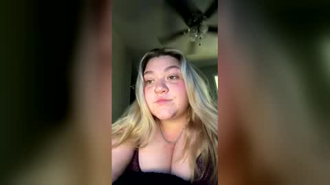 Snapshot of keilei22 chatting on May 12, 3:53 pm keilei22 online show from May 12, 3:53 pm