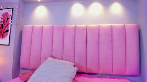 Keily Ross online show from March 12, 1:25 am