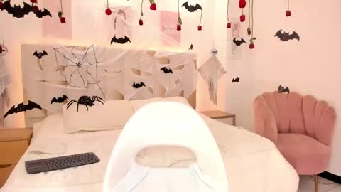 Amy Azaela  online show from October 16, 10:44 pm