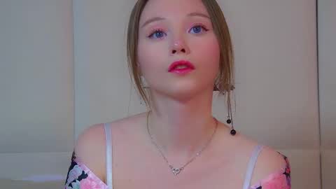 Keira online show from March 15, 6:30 am