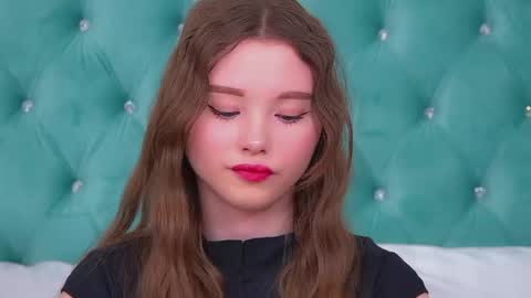 Keira online show from June 4, 7:09 pm