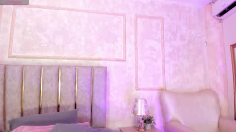 keirahartz online show from December 15, 3:44 am