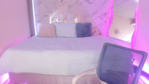 Keisy  online show from April 4, 2:58 pm